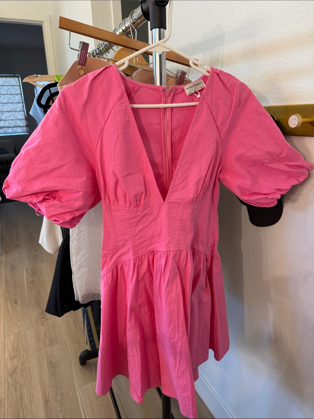 Women’s Pink Puff Sleeve V-Neck Dress